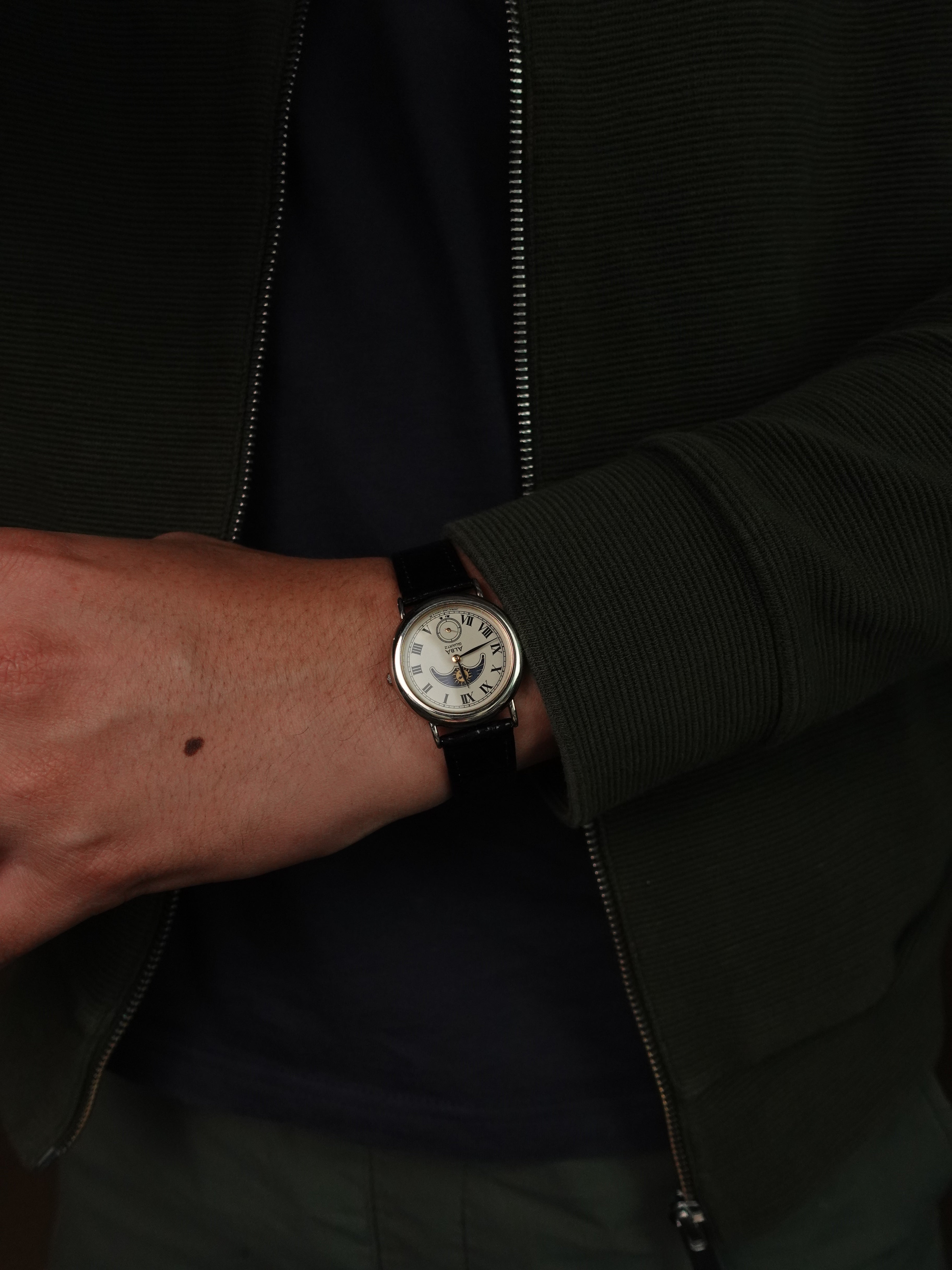 Seiko Alba Moonphase with sub-second dial V806-0100 Silver – My