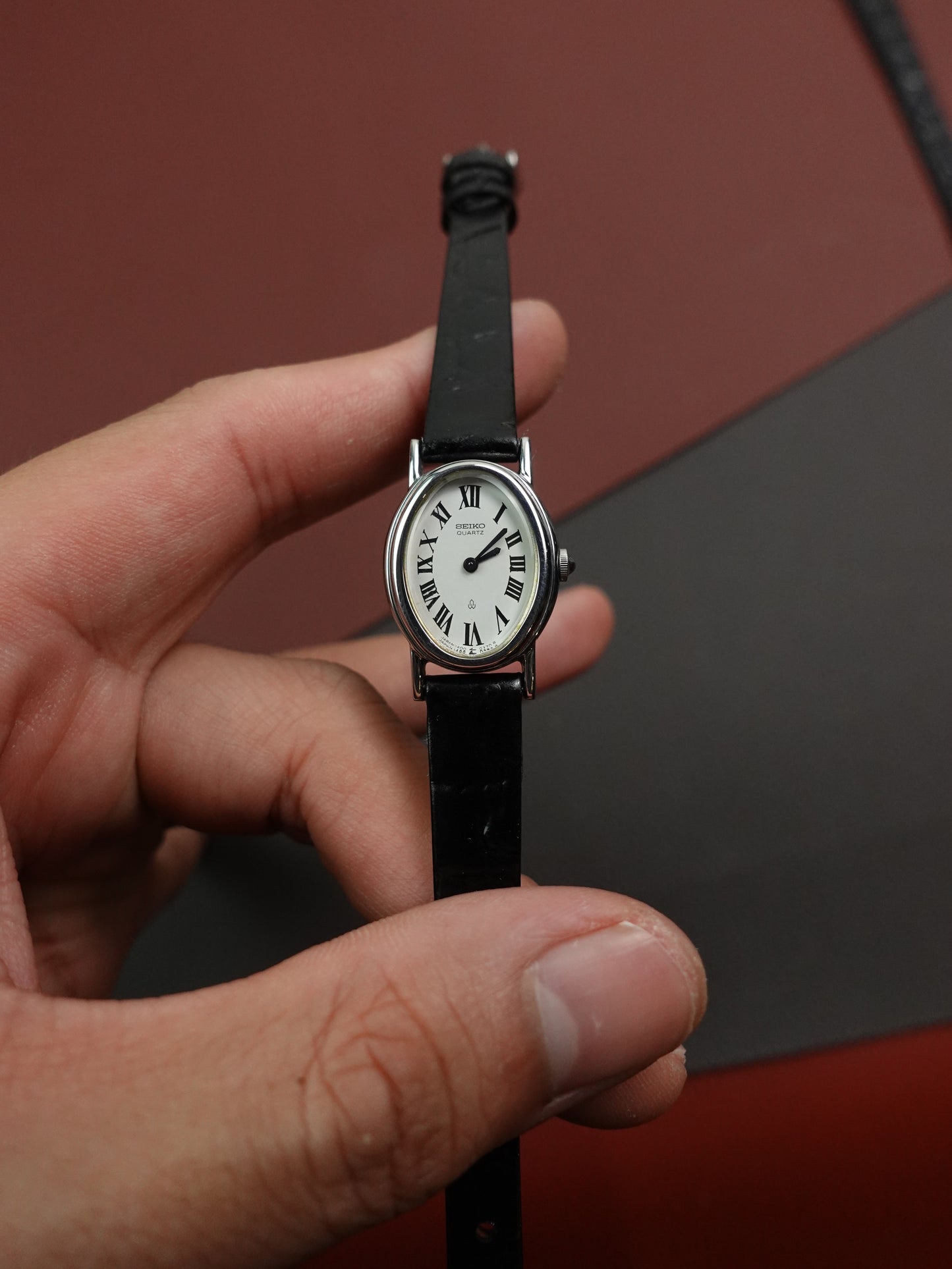 Seiko Quartz Oval 1400-5050 Circa 1998