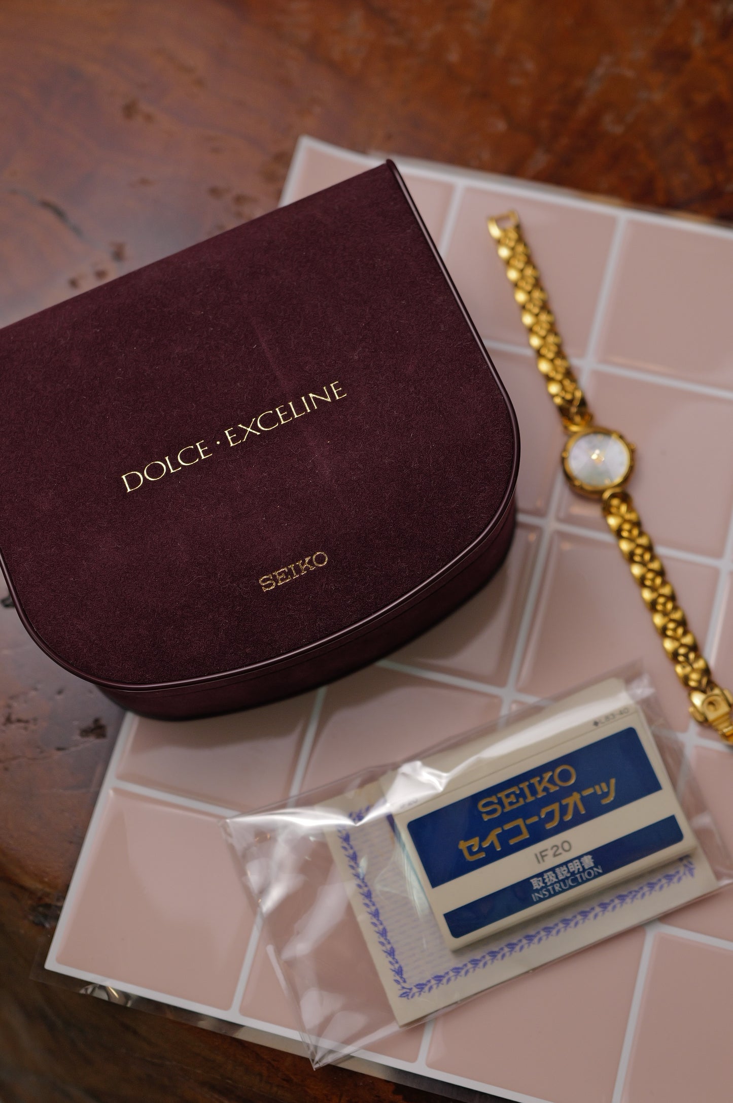 Seiko Exceline Mother of pearl Dial with bezel Full set Circa. 1995