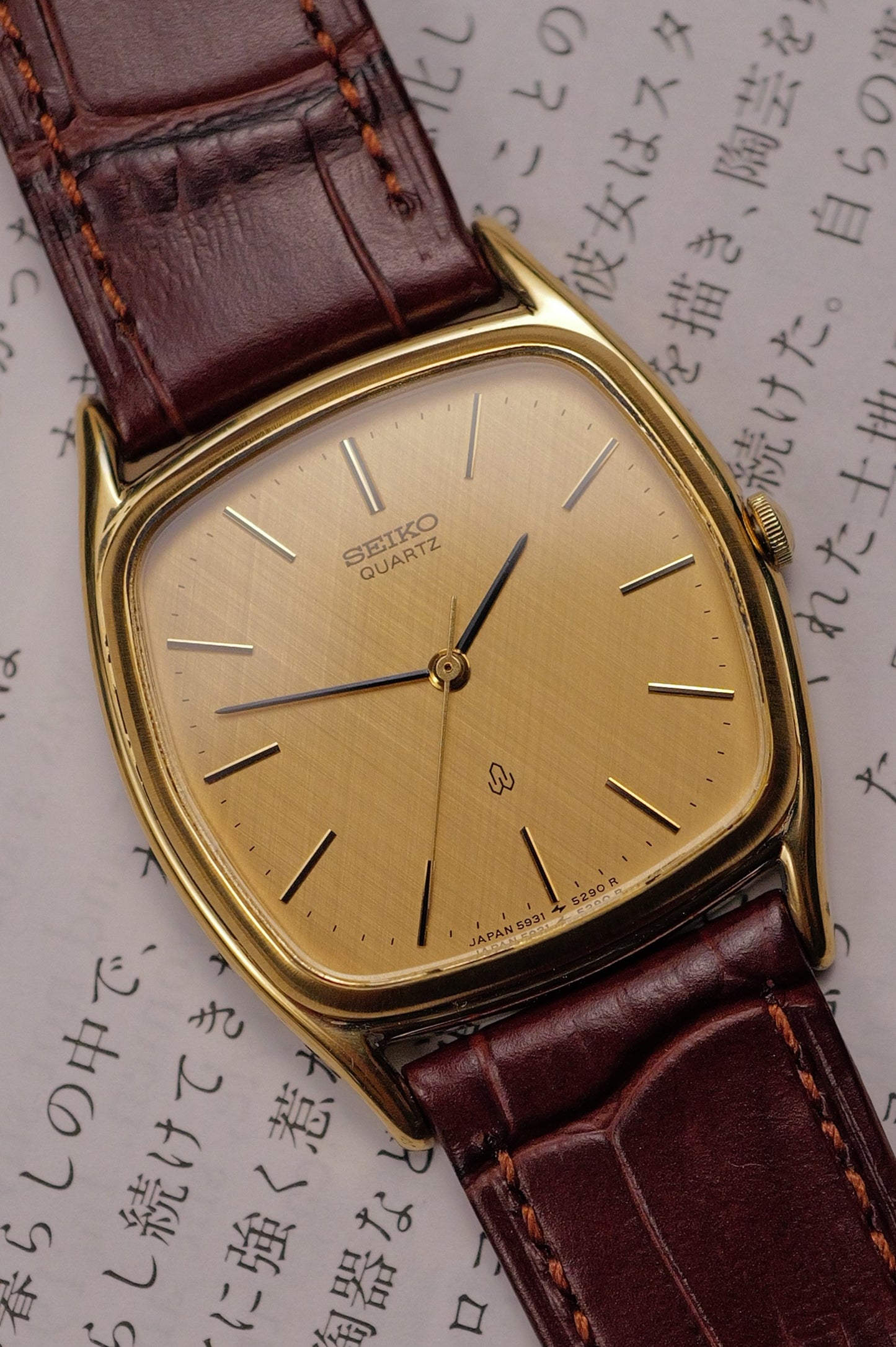 Seiko Quartz Tonneau Case Linen Dial 5931-5270 Circa. 1985