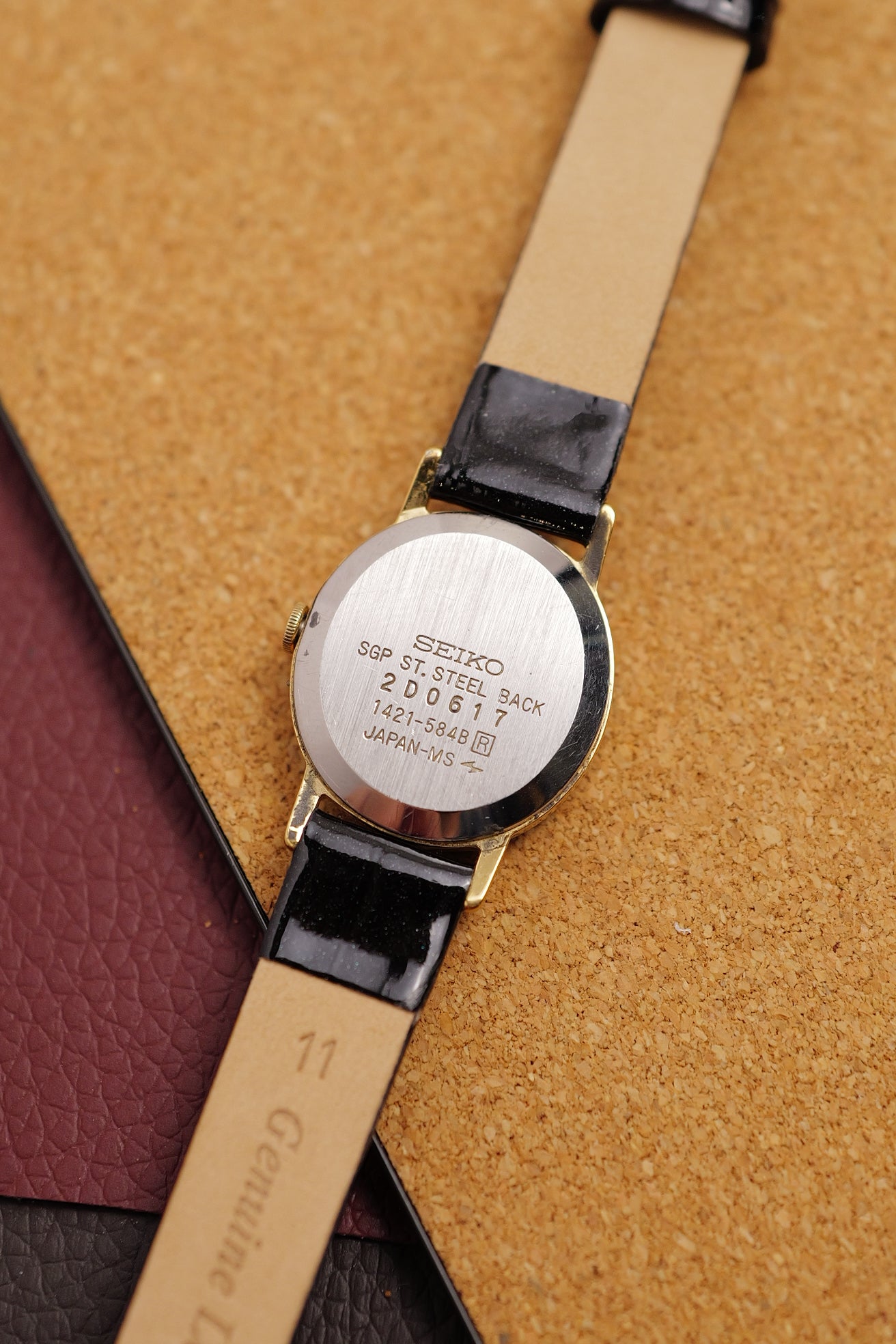 Seiko Quartz Oval with Lacquer Bezel 1421-584B