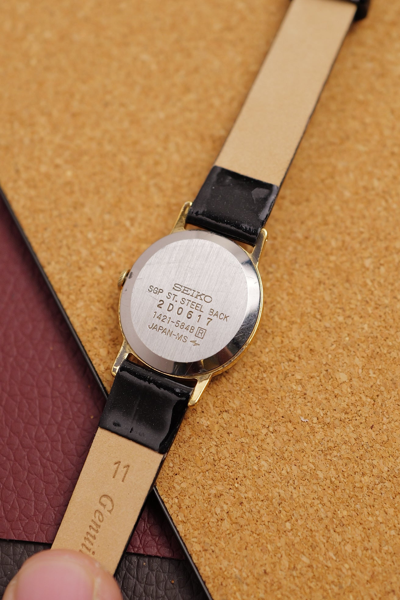 Seiko Quartz Oval with Lacquer Bezel 1421-584B