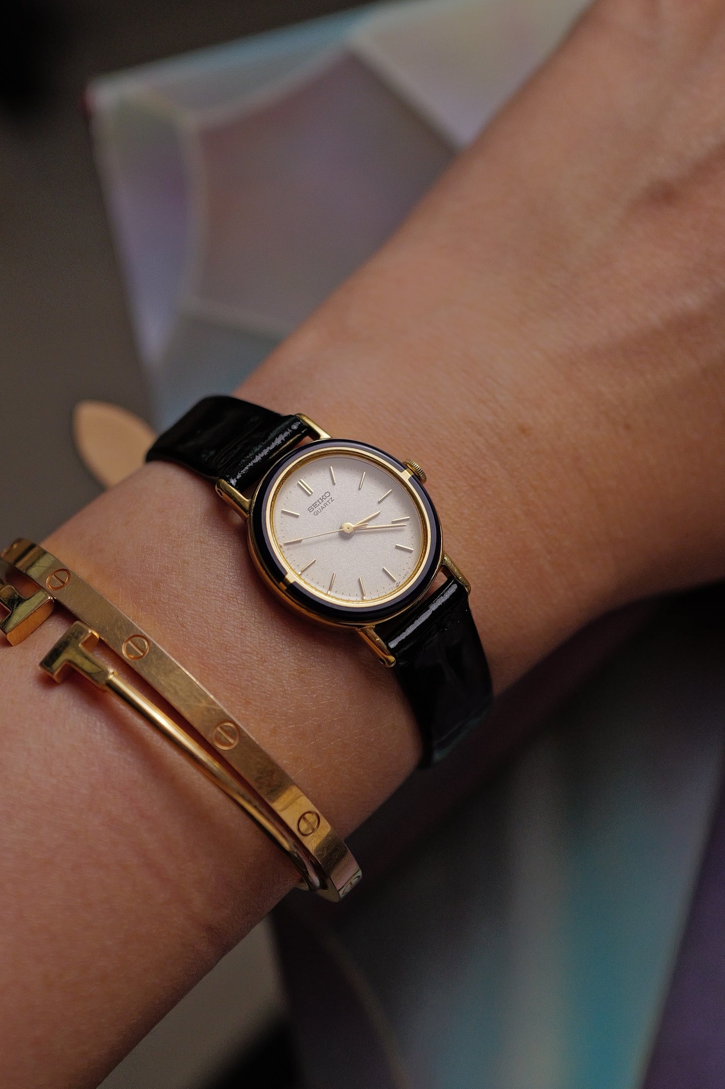 Seiko Quartz Oval with Lacquer Bezel 1421-584B