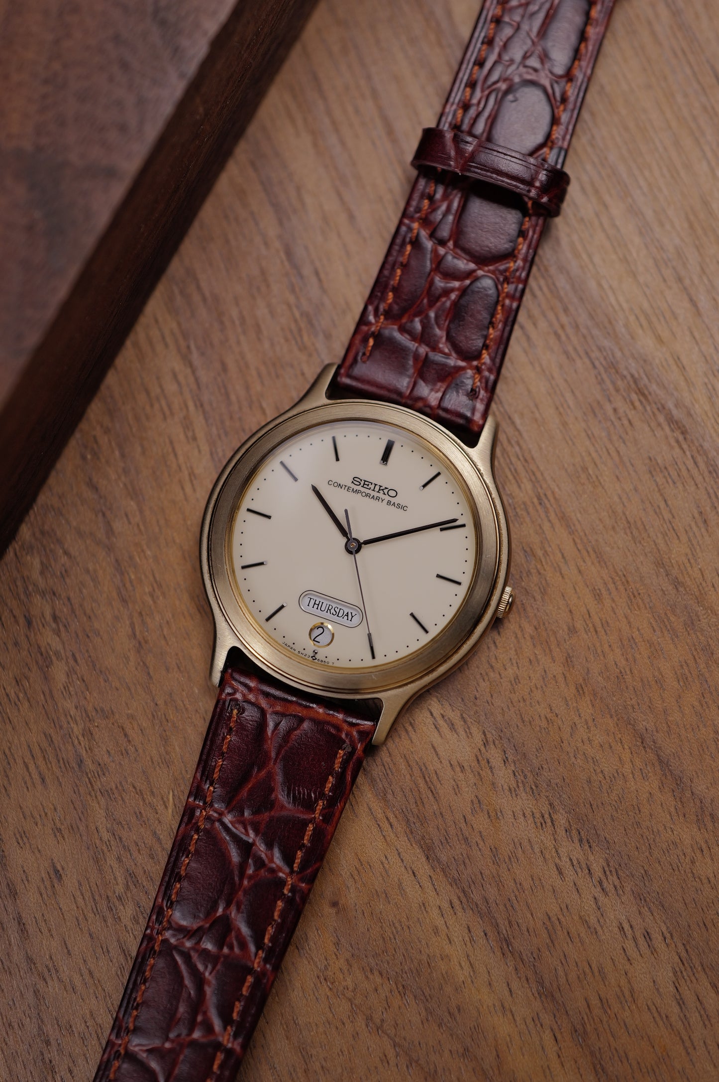 Seiko Contemporary Basic Day Date 5H23 - 6000 (champagne case)