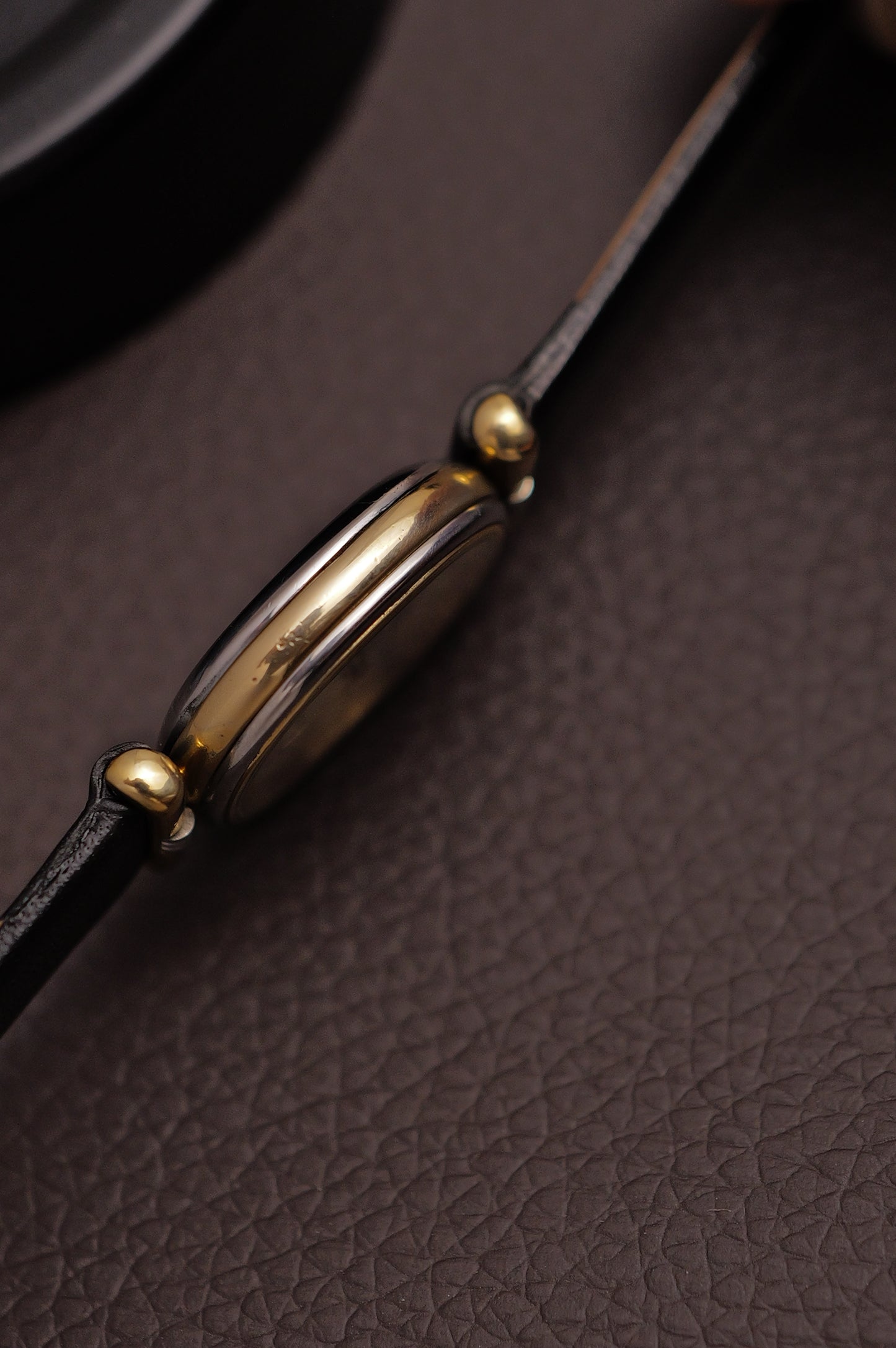 Ladies Ladies Omega "ellipse with T-lugs Pusher crown