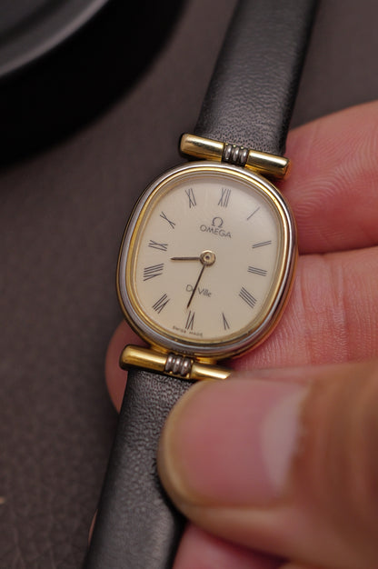 Ladies Ladies Omega "ellipse with T-lugs Pusher crown