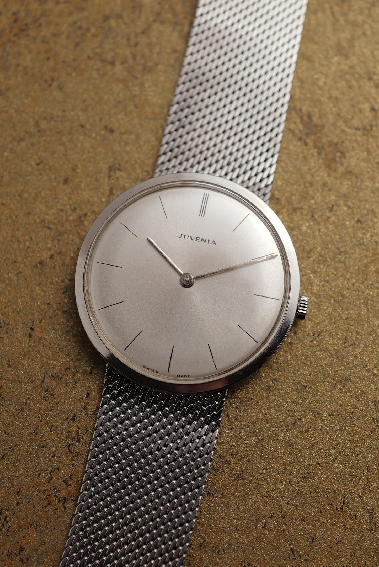 Juvenia "Sunburst Silver" Pebble Disco volante Circa. 1970s