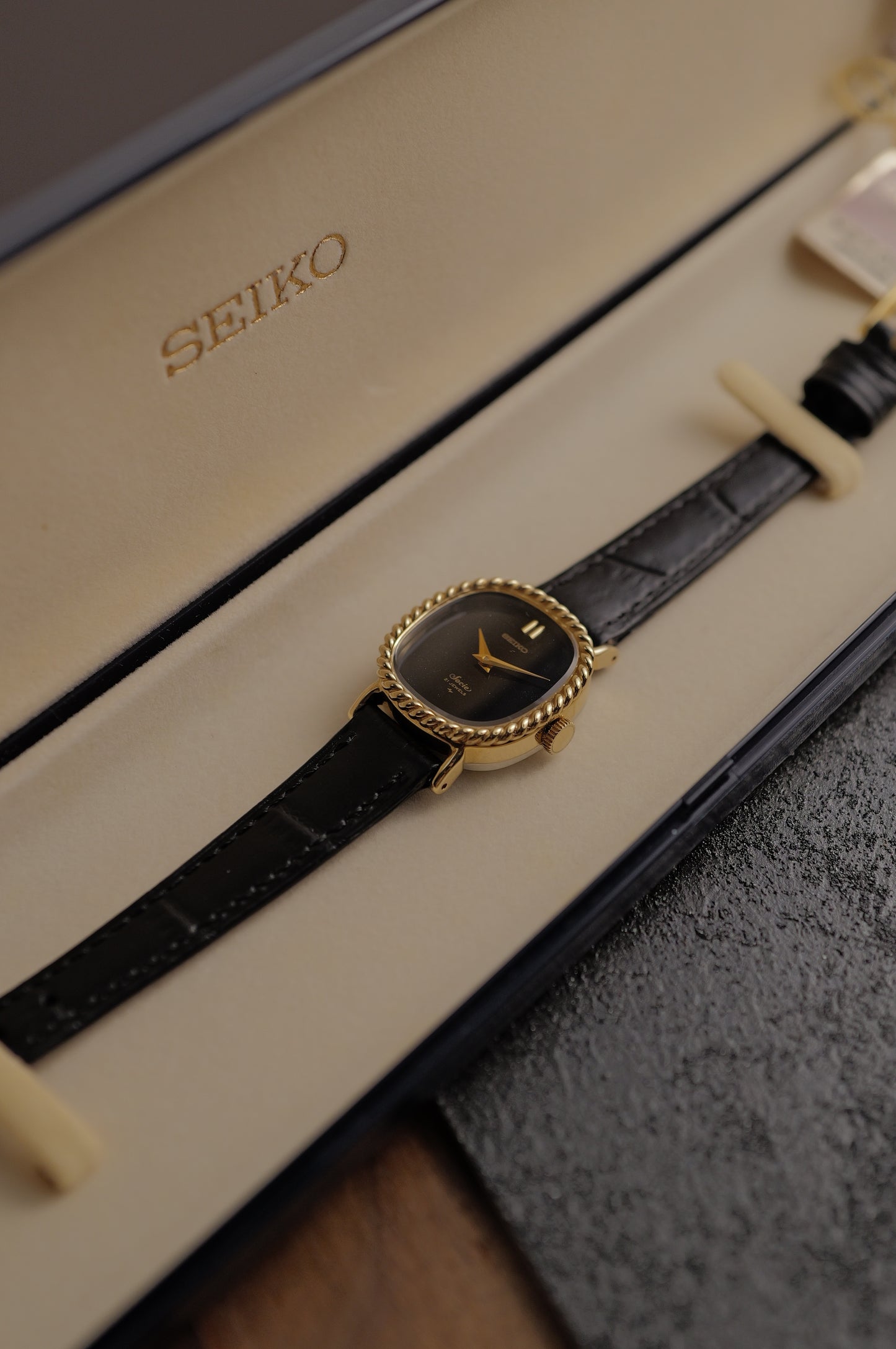 Seiko Socie Art-Deco "Onyx ribbon" Circa.1976 with original box