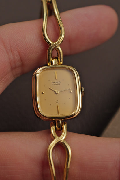 Seiko Quartz "Golden knot" Circa. 1980