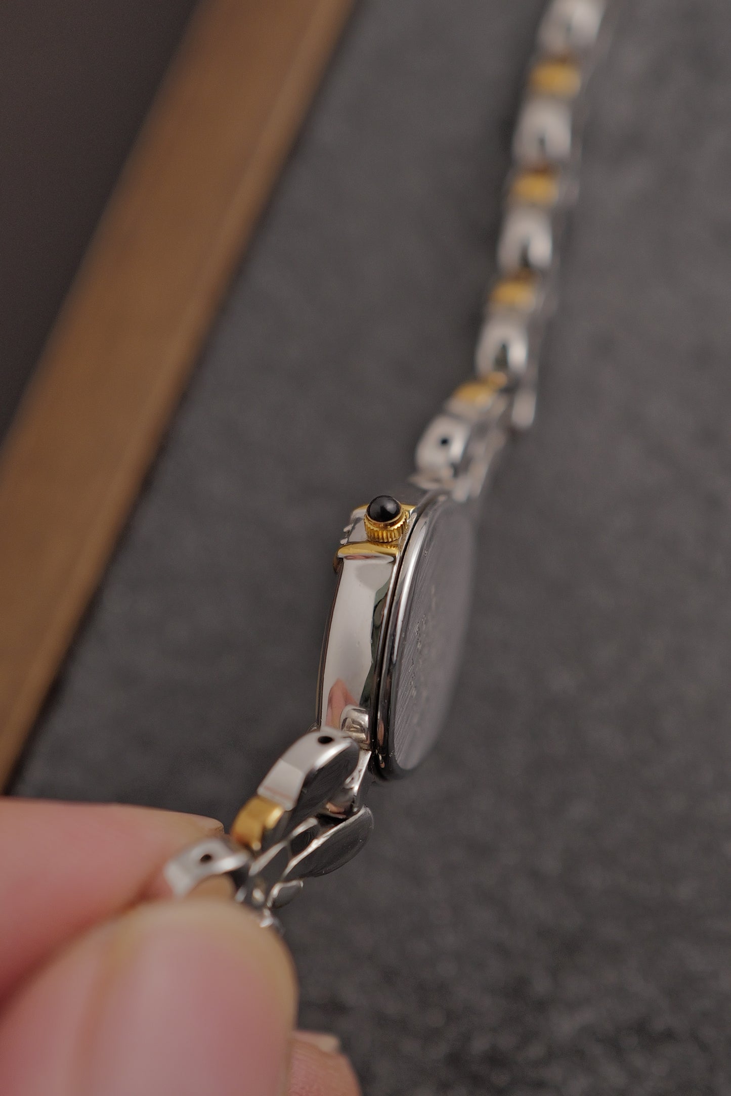 Seiko Exceline Mother of Pearl dial Tear-drop Bracelet 1F20-2J50