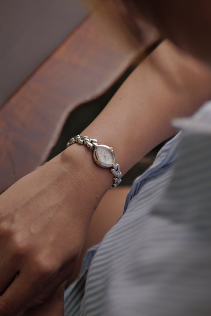 Seiko Exceline Mother of Pearl dial Tear-drop Bracelet 1F20-2J50