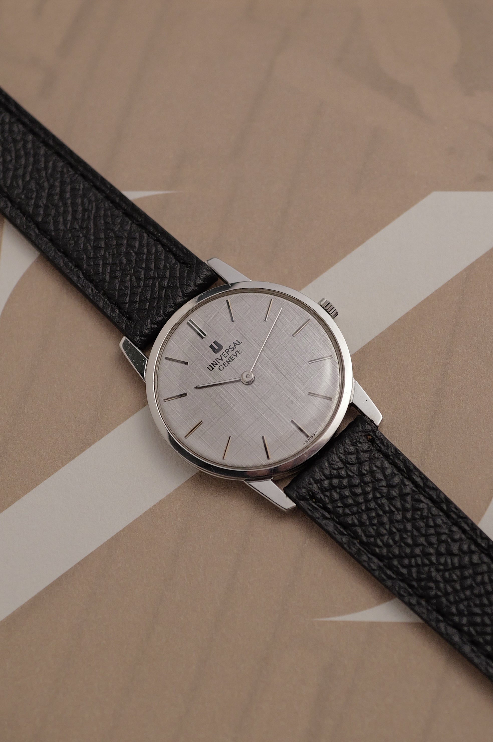 Universal Geneve Ref. 842.101 Linen Dial – My First Vintage