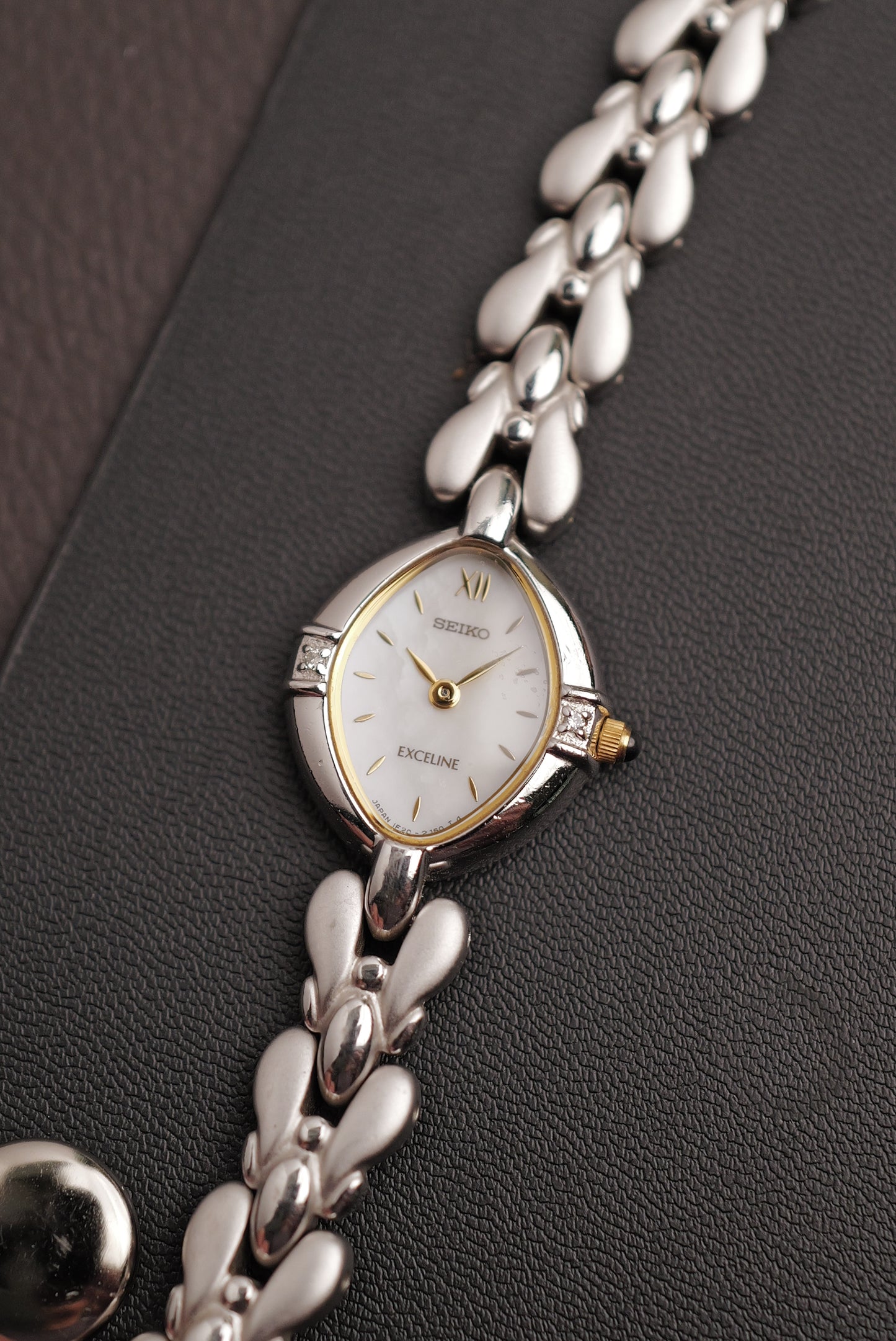 Seiko Exceline Mother of Pearl dial Tear-drop Bracelet 1F20-2J50
