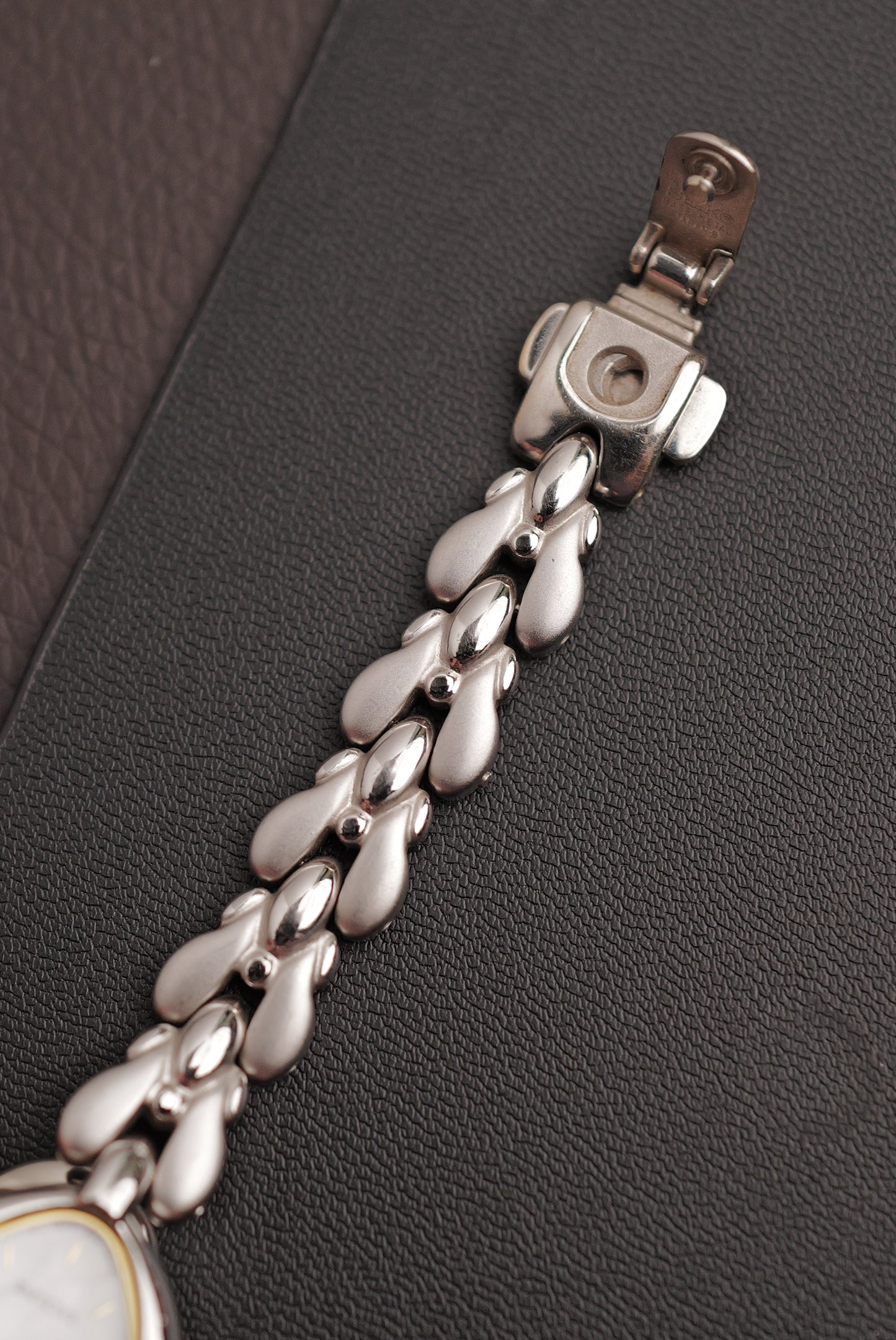 Seiko Exceline Mother of Pearl dial Tear-drop Bracelet 1F20-2J50
