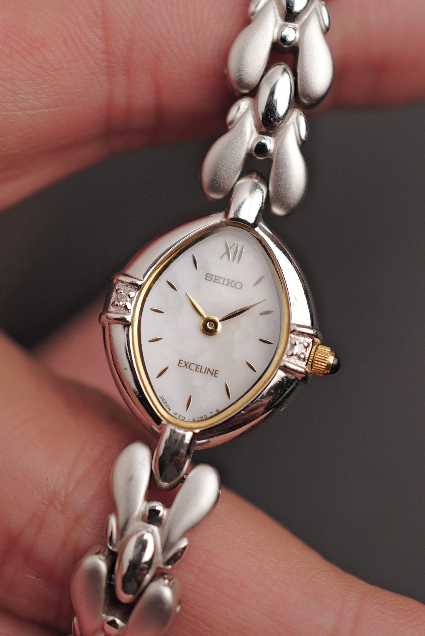 Seiko Exceline Mother of Pearl dial Tear-drop Bracelet 1F20-2J50