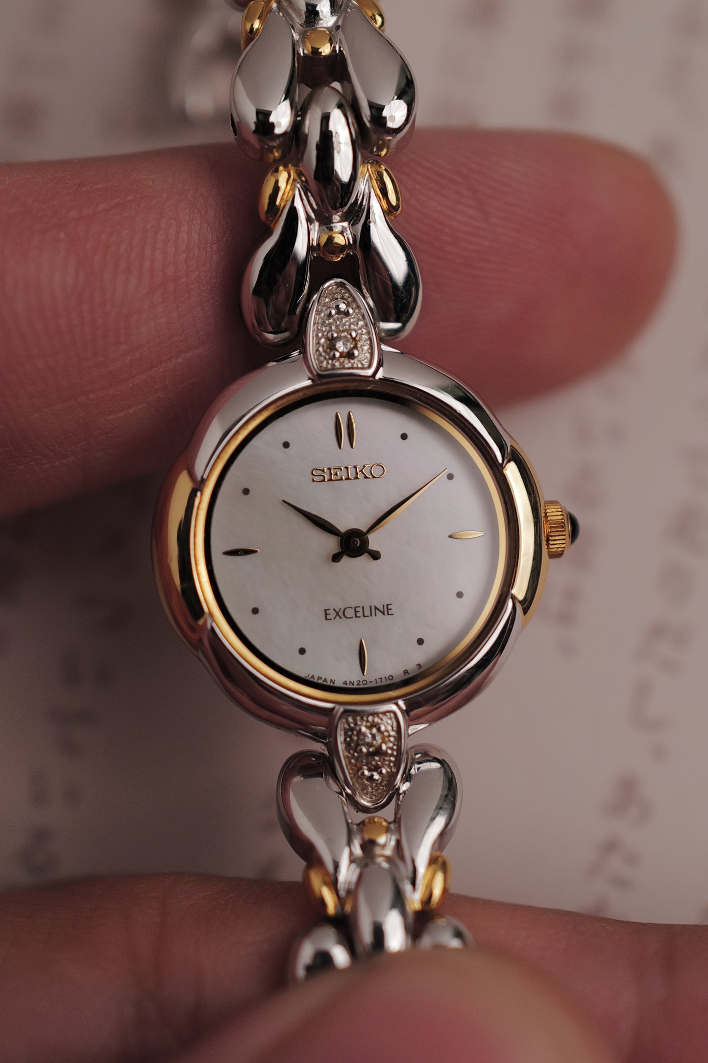 Seiko Exceline Mother of Pearl "2 tone teardrop" Circa. 1995