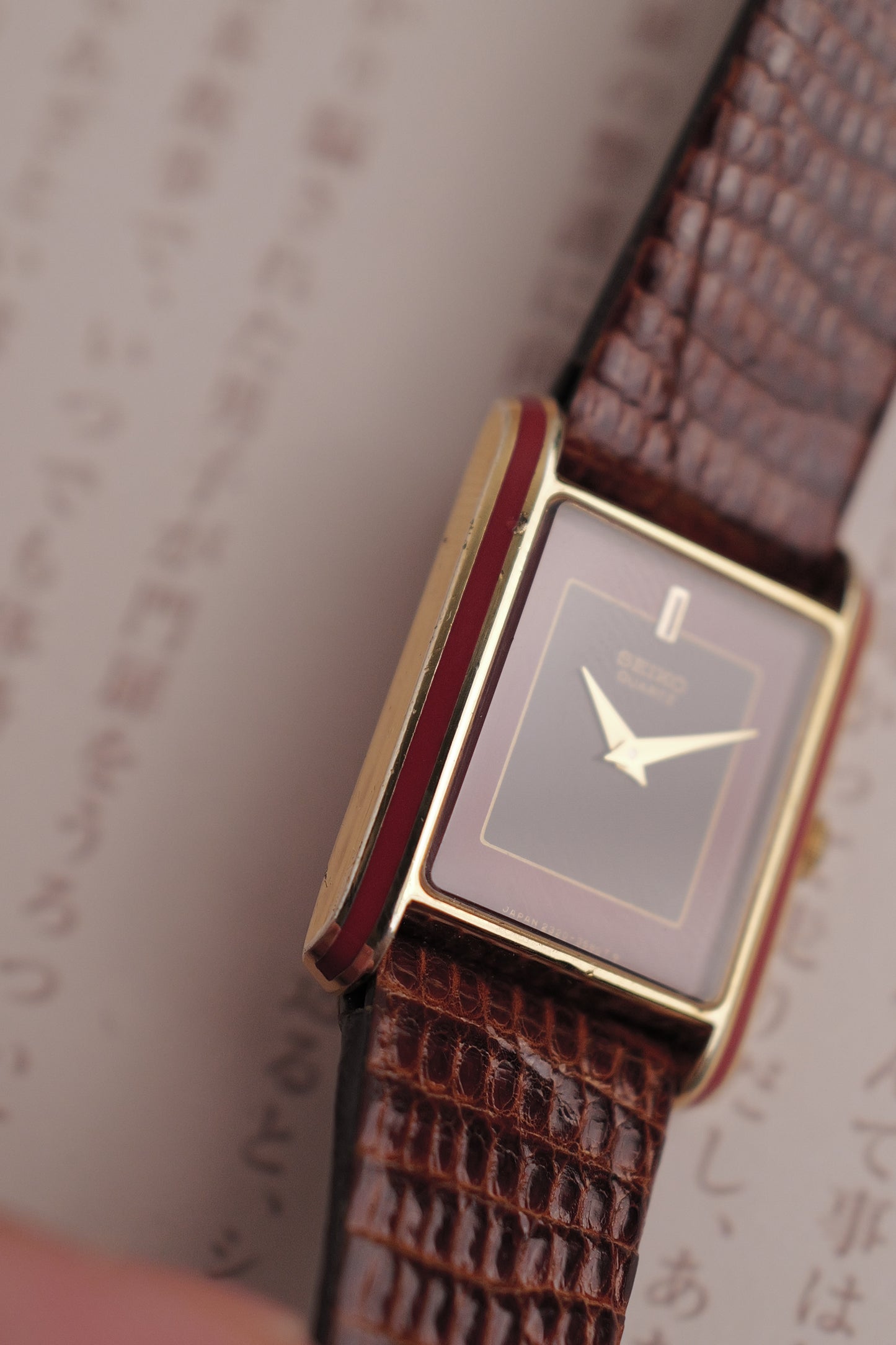 Seiko Tank Art-Deco Lacquer In red Circa. 1982