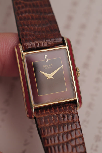 Seiko Tank Art-Deco Lacquer In red Circa. 1982