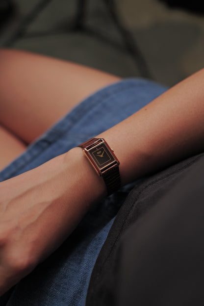 Seiko Tank Art-Deco Lacquer In red Circa. 1982