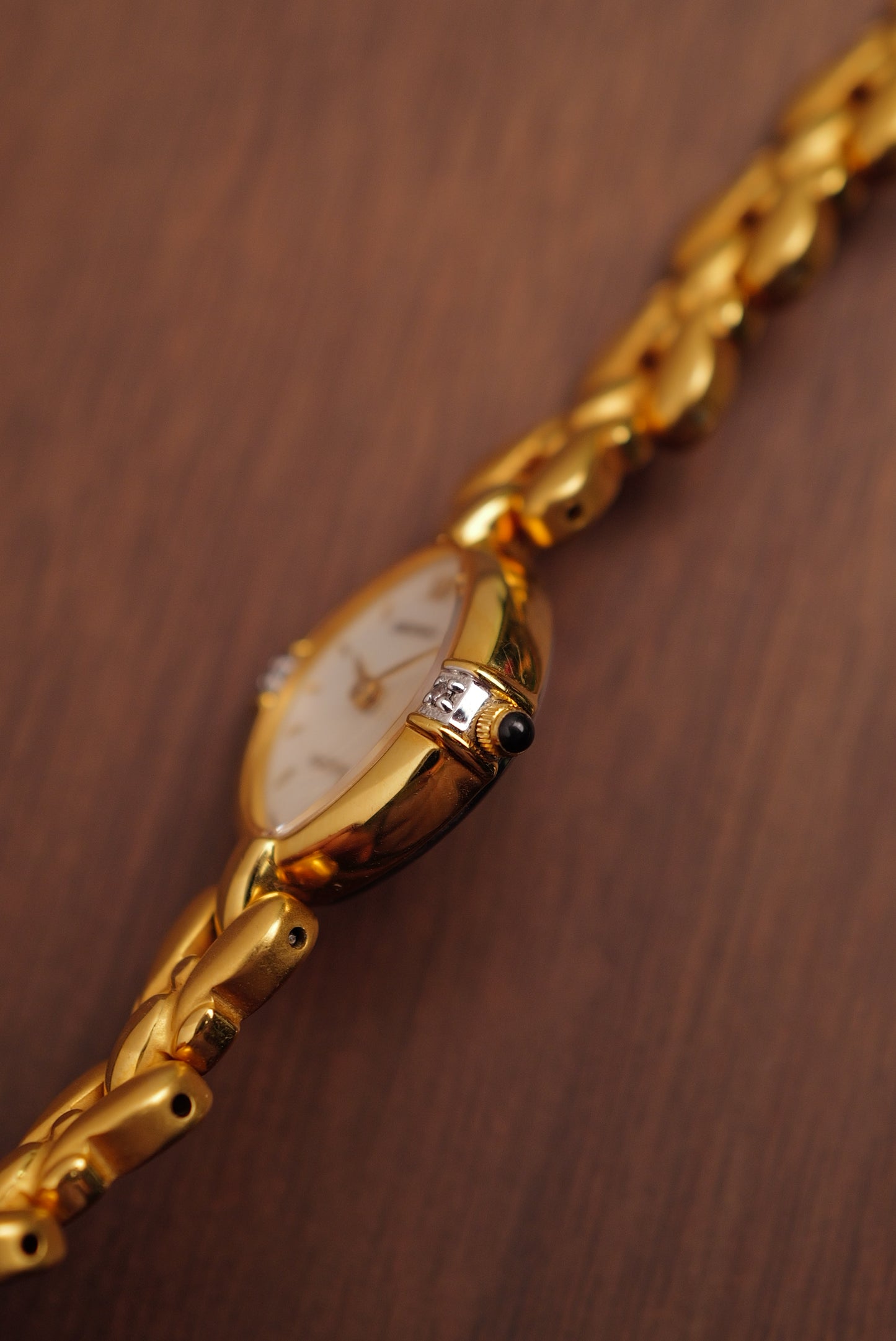 Seiko Exceline Mother of Pearl dial Tear-drop Bracelet in Gold Circa. 1989