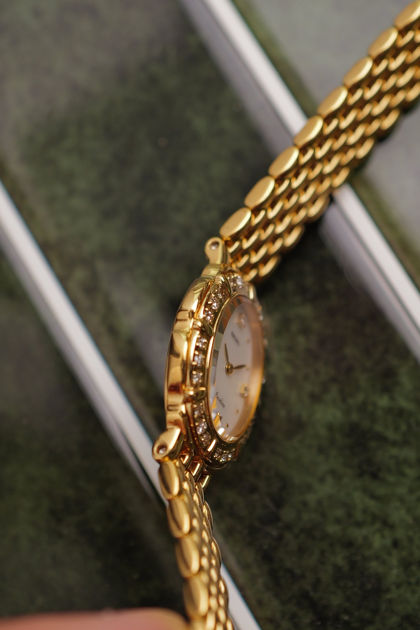 Seiko Exceline "Diamond Petal" Mother of Pearl Dial Circa. 1990