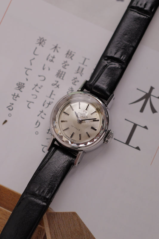 Ladies Omega Cocktail Watch w/ faceted Glass & Automatic movement Circa. 1970s