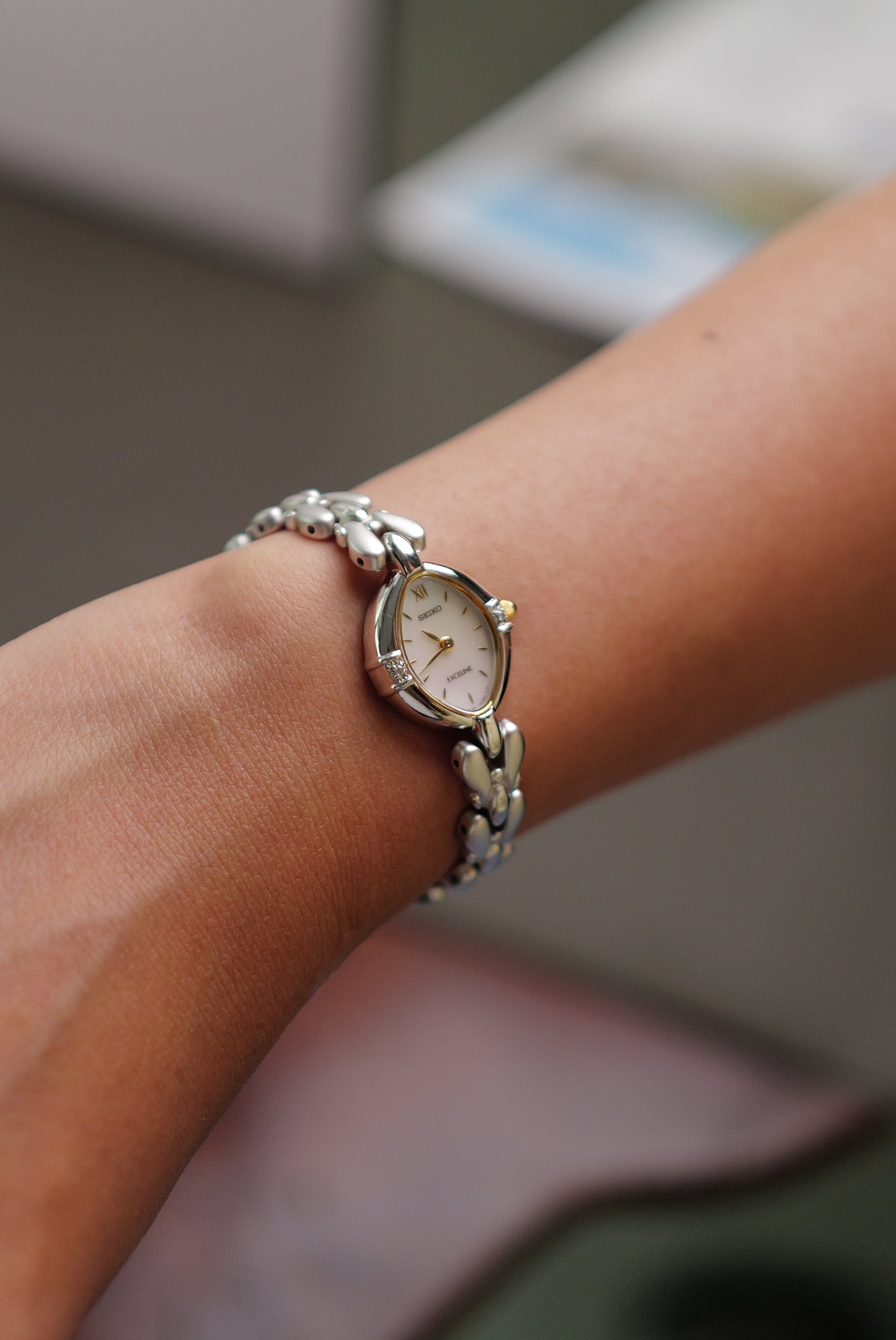Seiko Exceline Mother of Pearl dial Tear-drop Bracelet Circa.1992