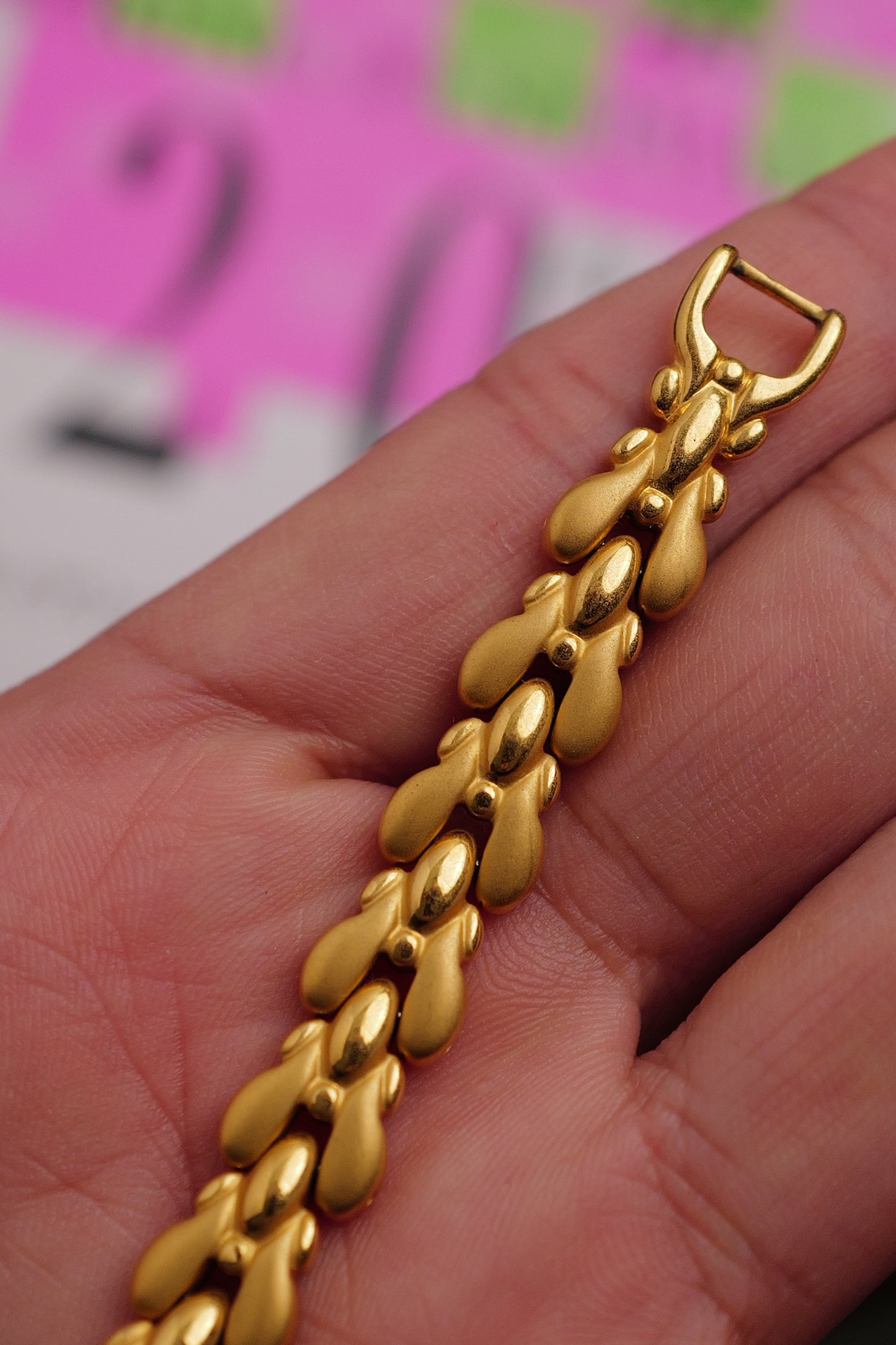 Seiko Exceline Mother of Pearl dial Tear-drop Bracelet in Gold Circa. 1989
