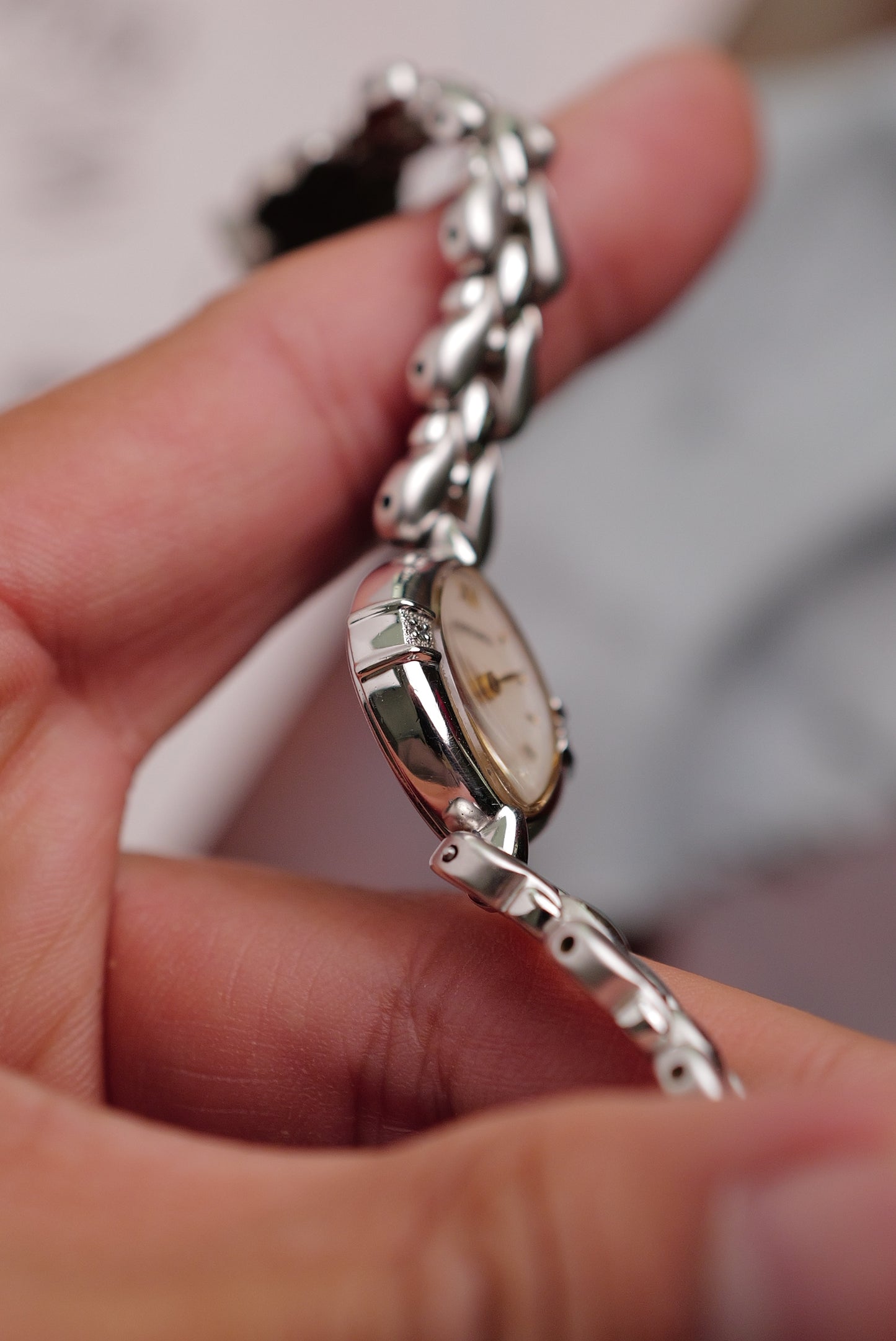 Seiko Exceline Mother of Pearl dial Tear-drop Bracelet Circa.1992