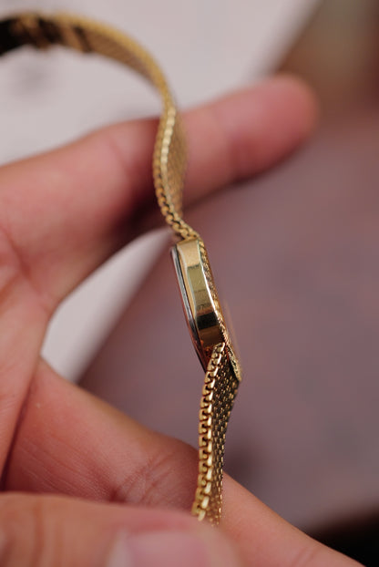 Longines integrated Bracelet Ladies Quartz with adjustable buckle Circa. 1990s