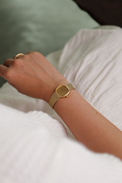 Longines integrated Bracelet Ladies Quartz with adjustable buckle Circa. 1990s