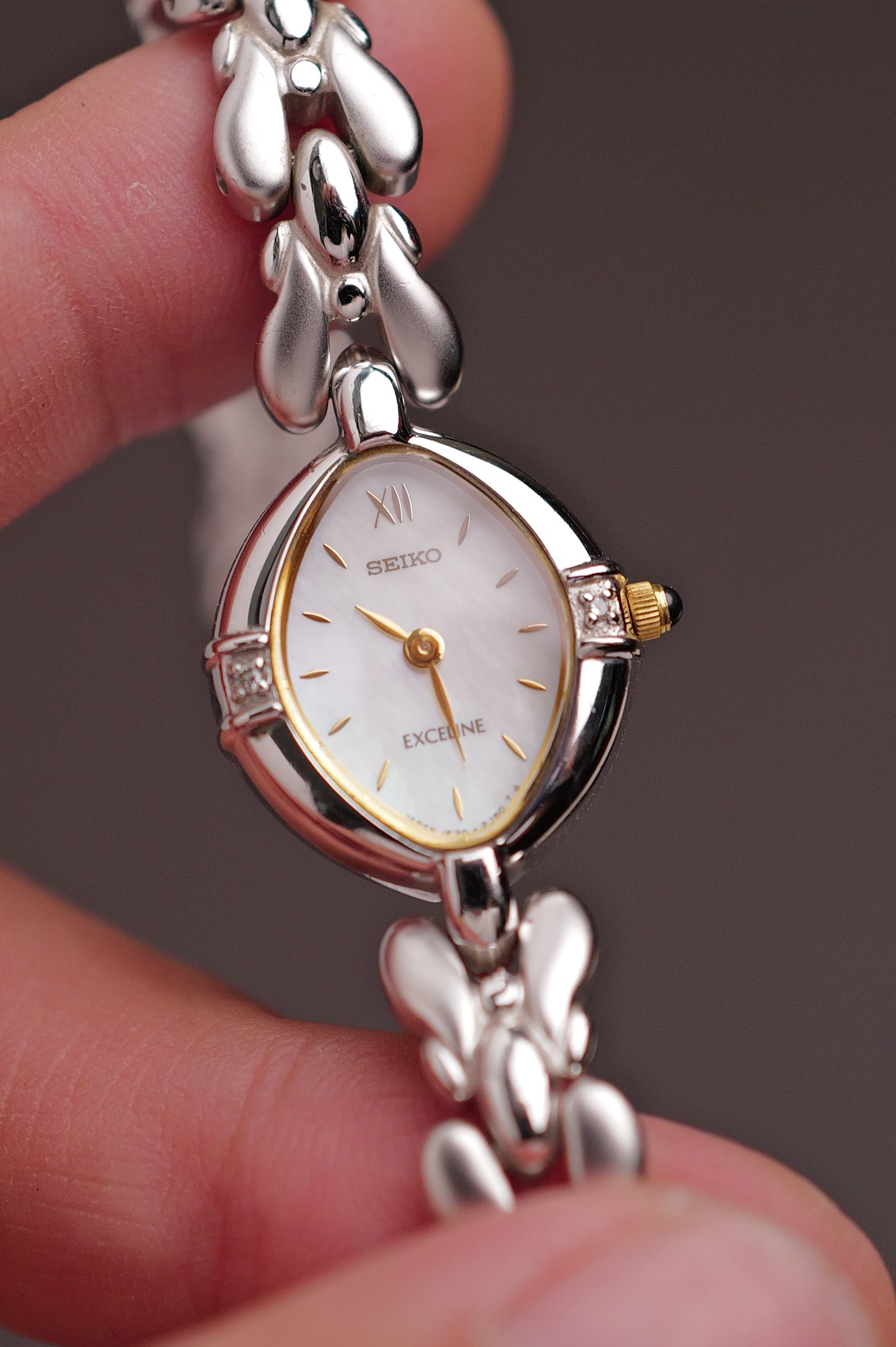 Seiko Exceline Mother of Pearl dial Tear-drop Bracelet Circa.1992