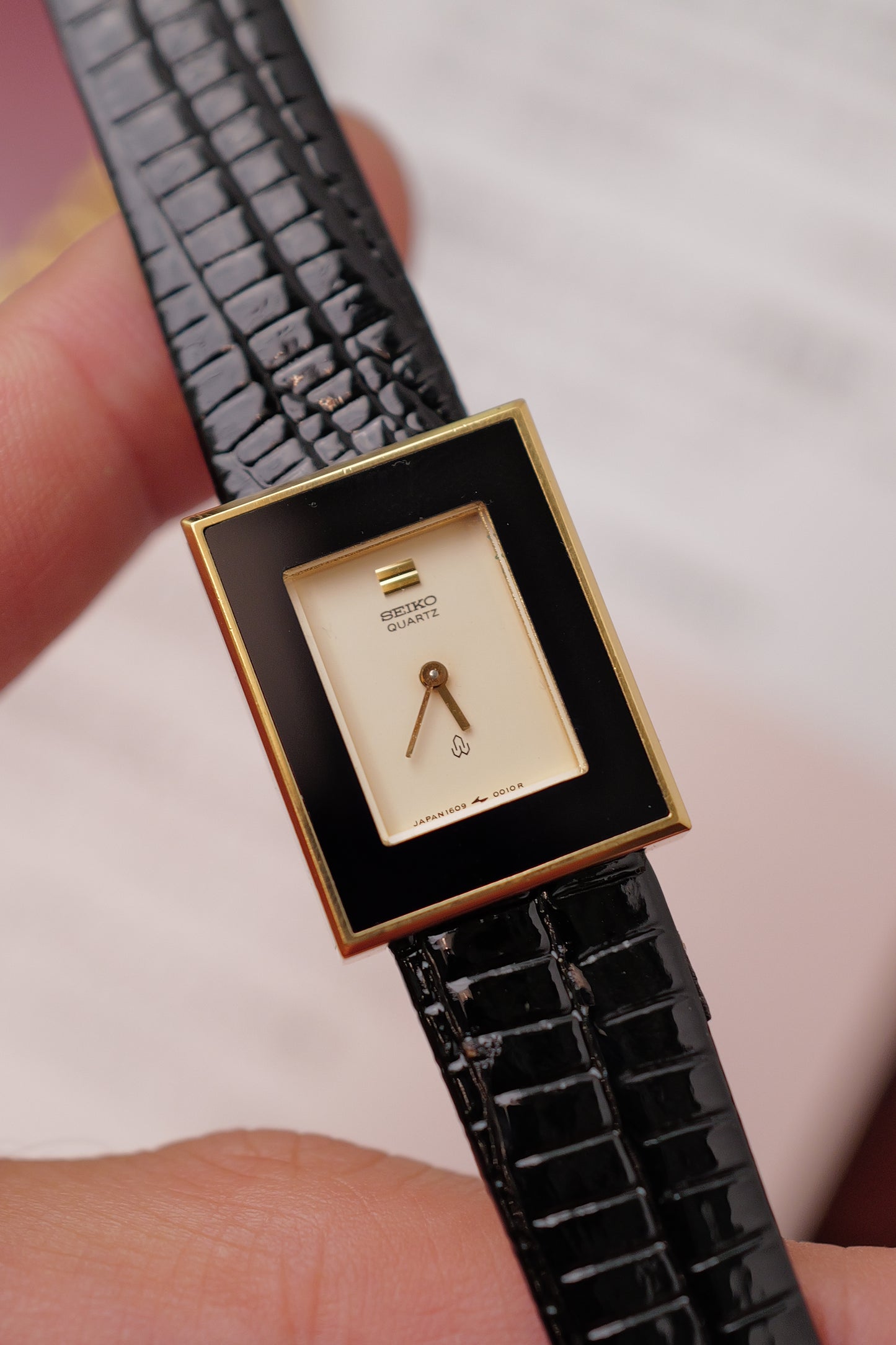 Seiko Quartz "Art-deco Frame" Circa. 1977