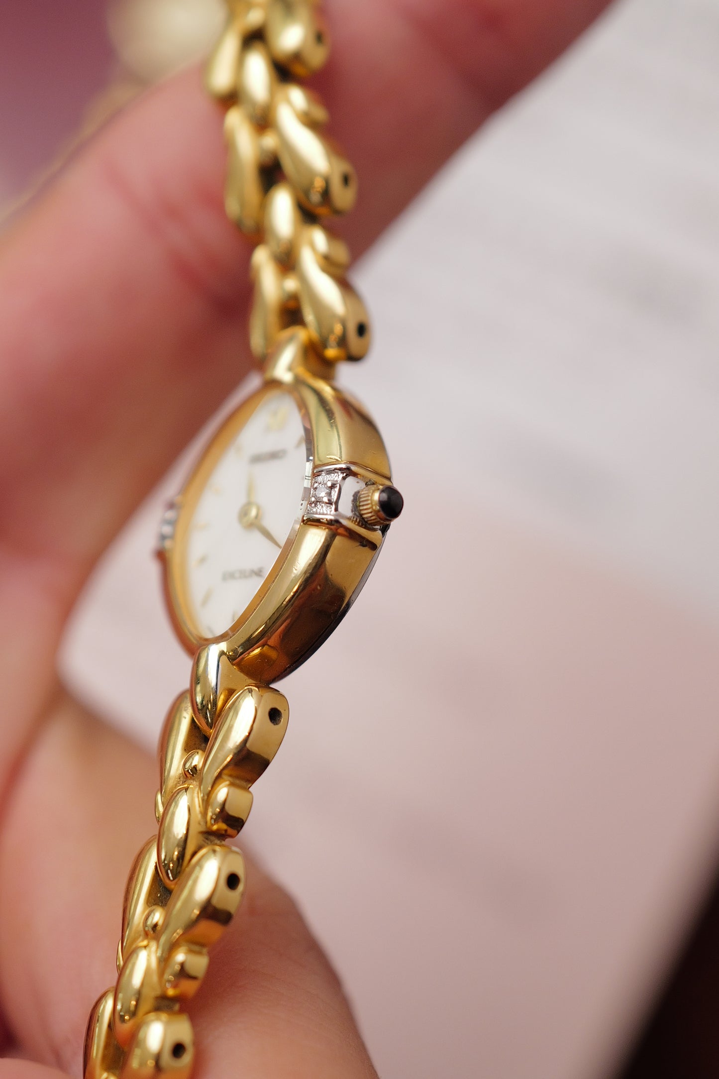 Seiko Exceline Mother of Pearl dial Tear-drop Bracelet in Gold Circa. 1989