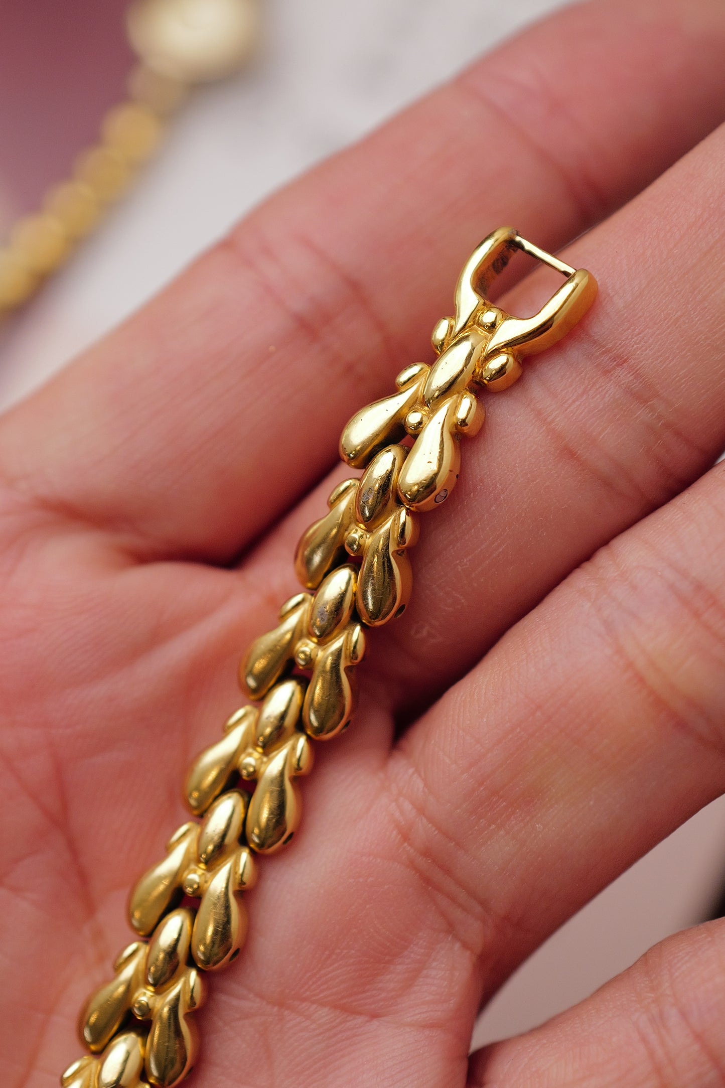 Seiko Exceline Mother of Pearl dial Tear-drop Bracelet in Gold Circa. 1989