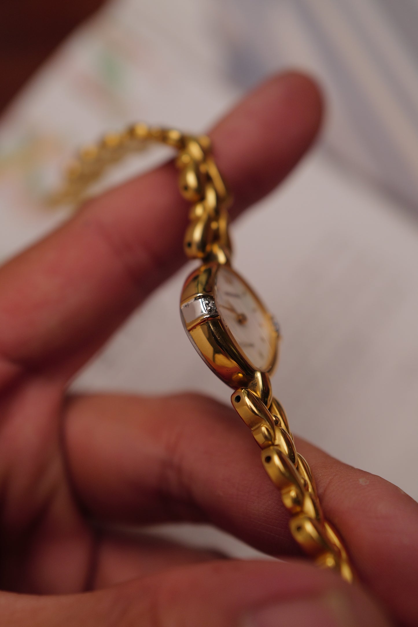 Seiko Exceline Mother of Pearl dial Tear-drop Bracelet in Gold Circa. 1989