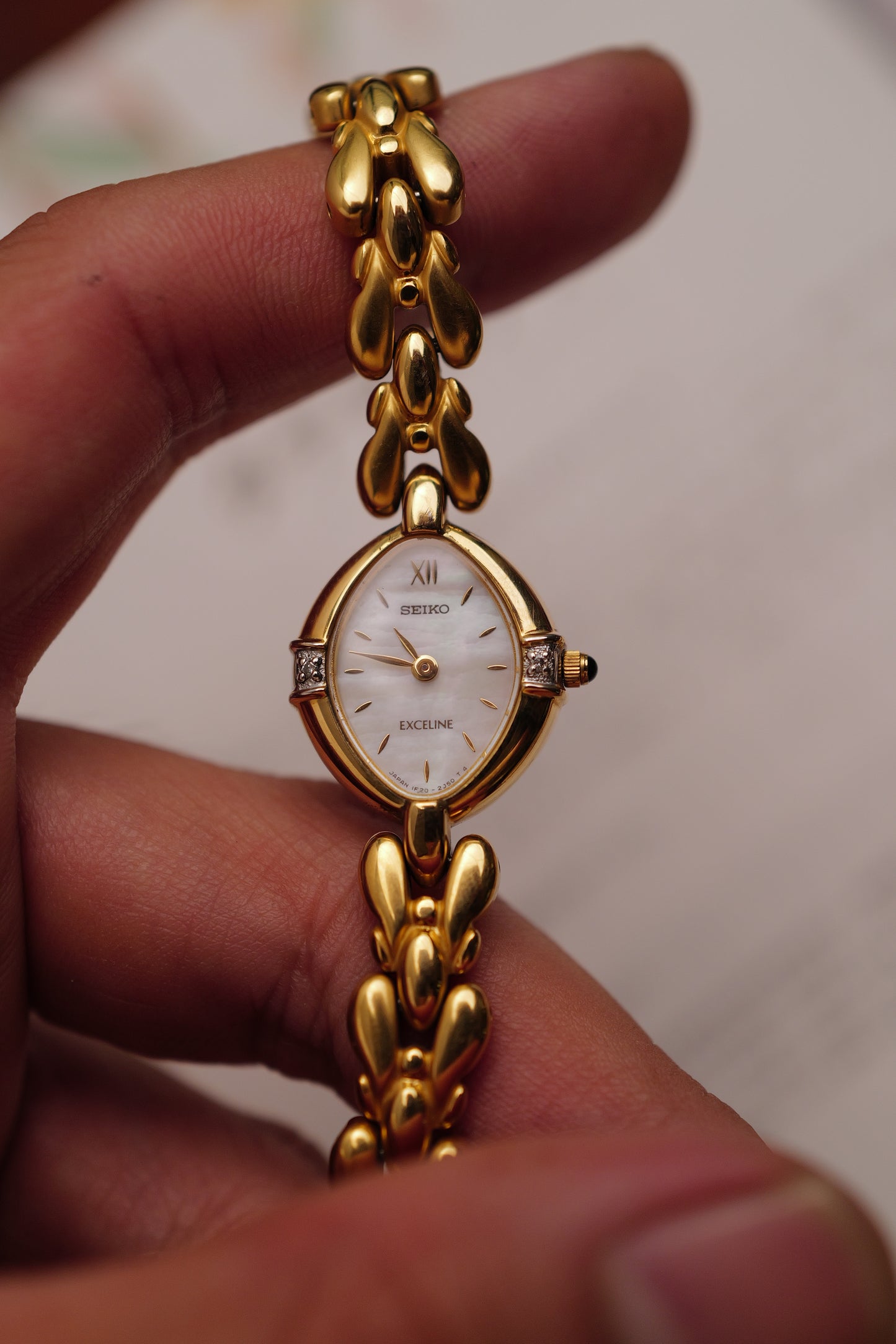 Seiko Exceline Mother of Pearl dial Tear-drop Bracelet in Gold Circa. 1989