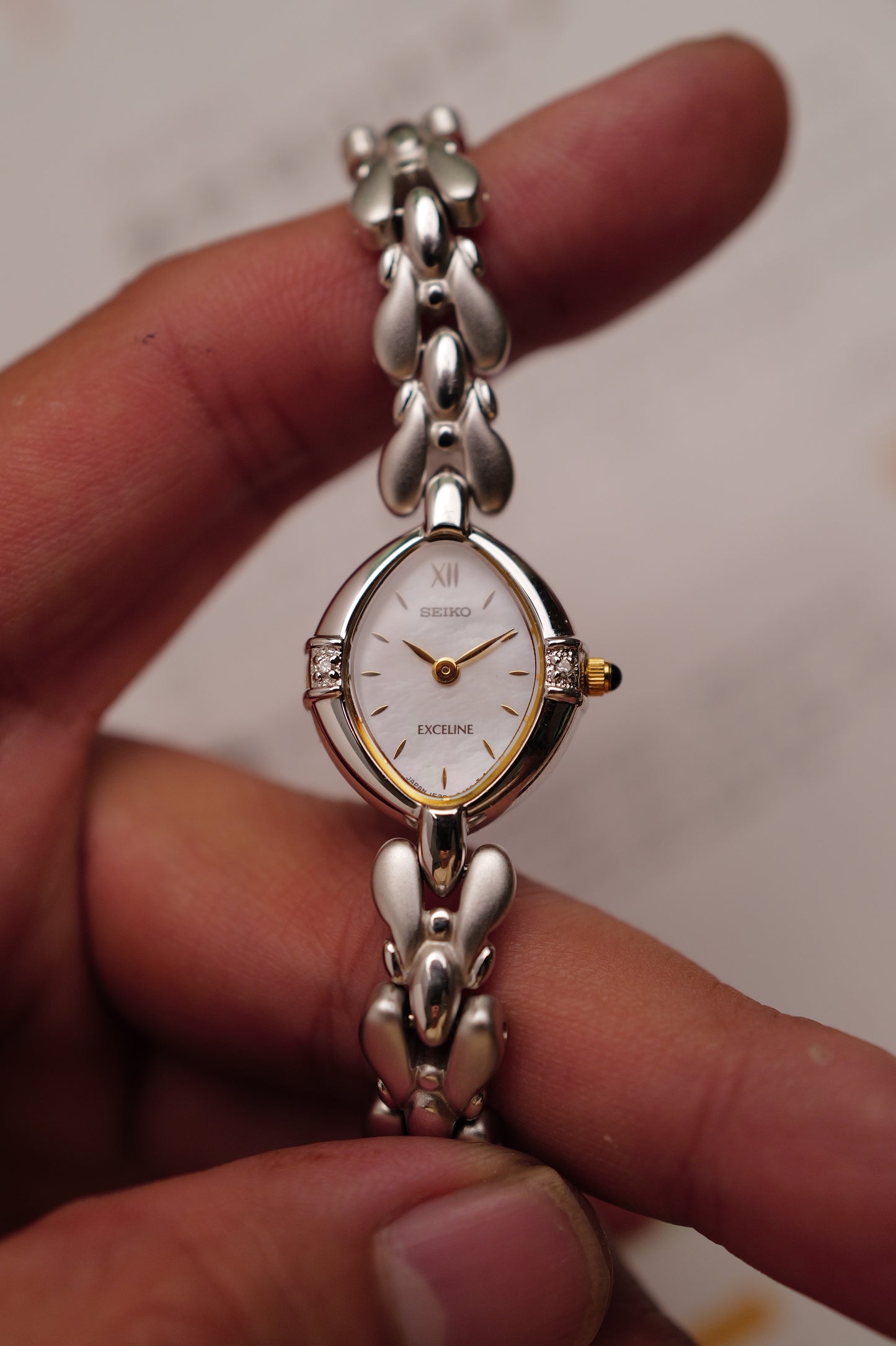 Seiko Exceline Mother of Pearl dial Tear-drop Bracelet Circa.1992