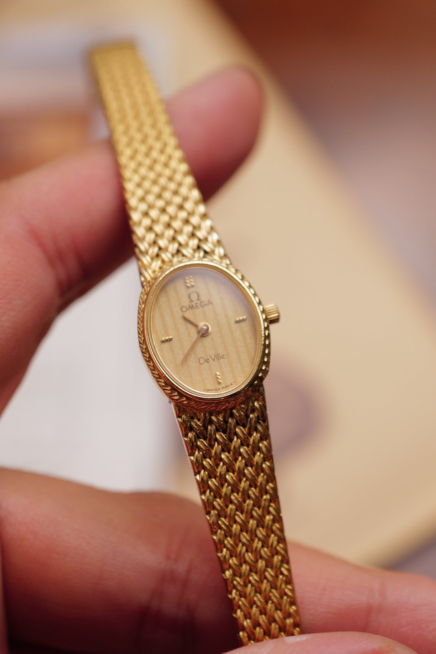 Omega De-ville "Woven-links oval" Circa. 1980s