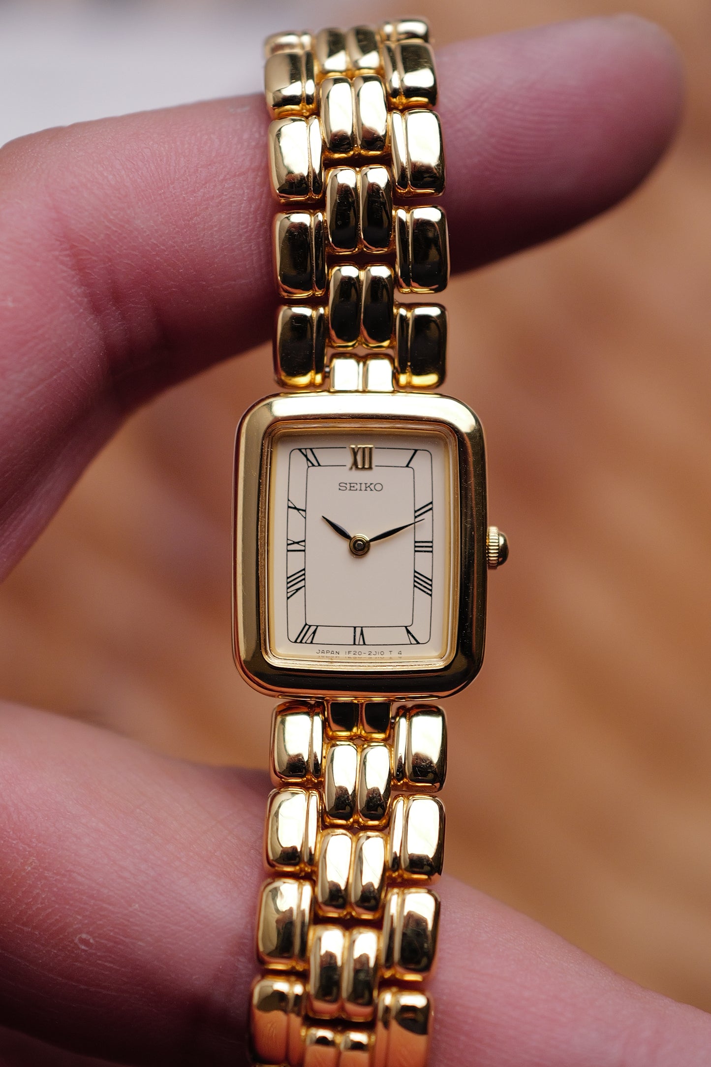 Seiko Classic Tank w/ integrated bracelet Circa. 1994