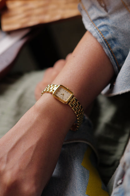 Seiko Classic Tank w/ integrated bracelet Circa. 1994