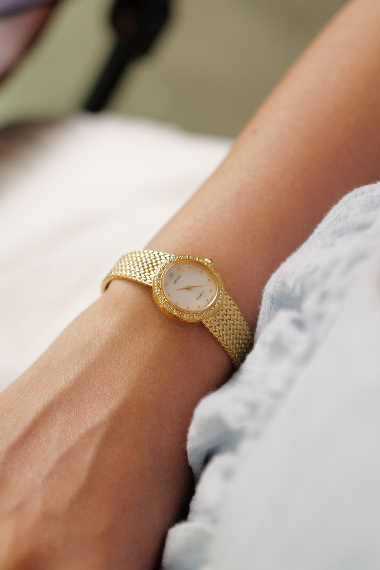 Seiko Excline Mother of Pearl Diamonds integrated bracelet Circa. 1990
