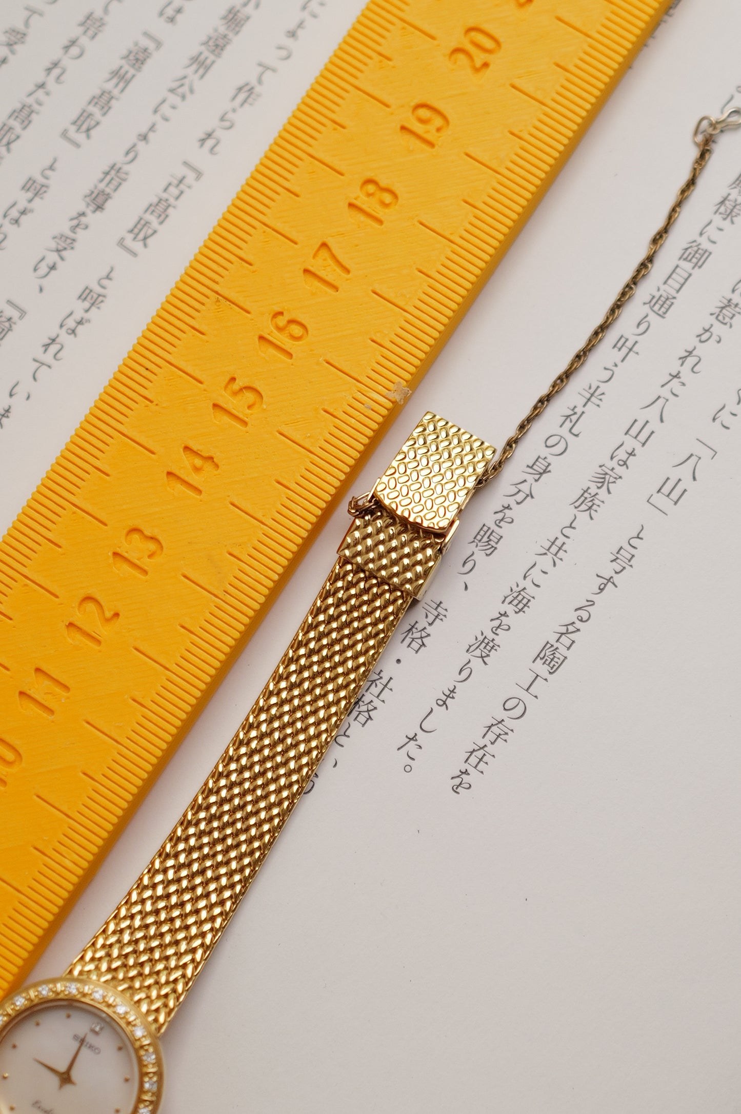 Seiko Excline Mother of Pearl Diamonds integrated bracelet Circa. 1990