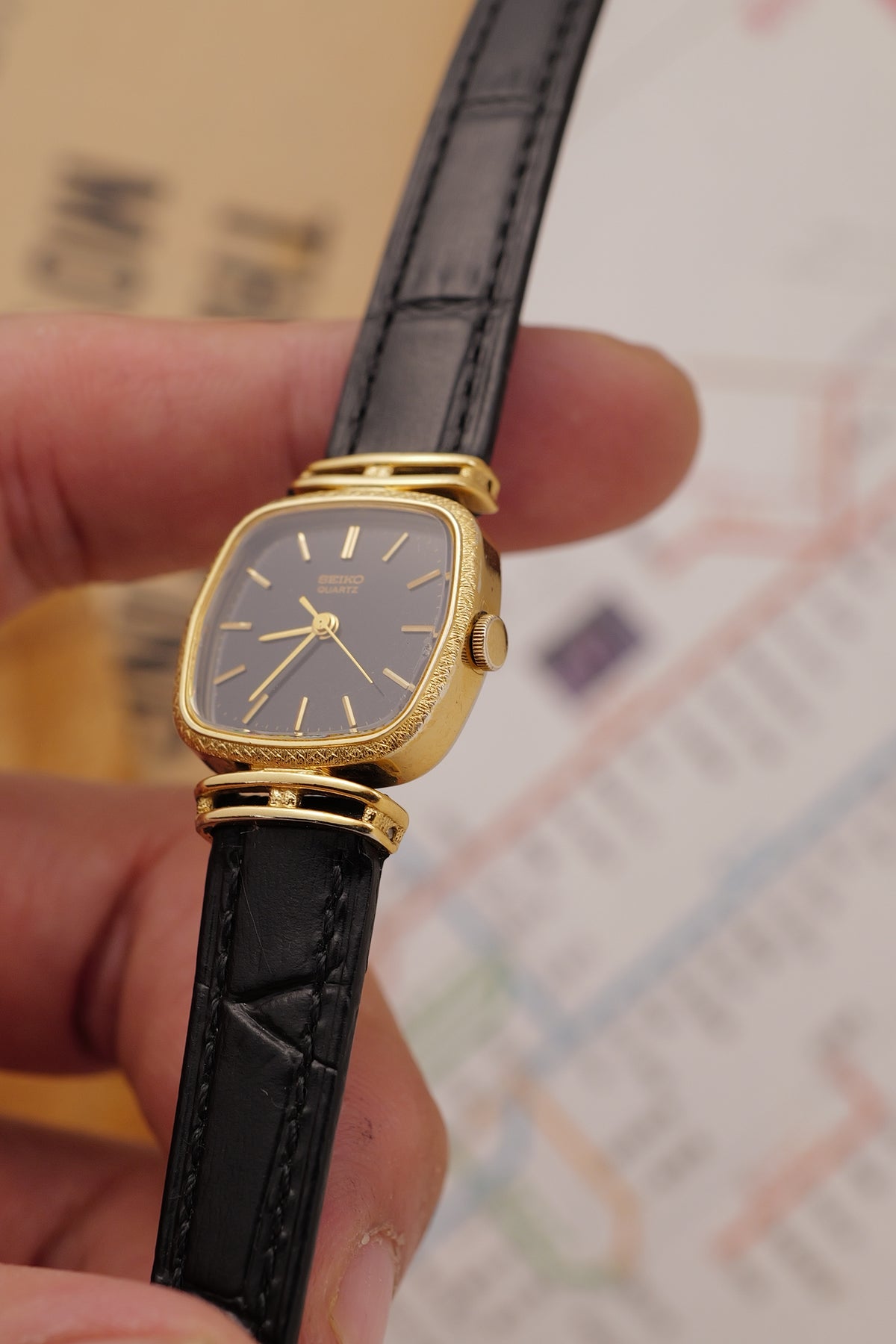 Seiko Quarz "Art-Deco Cushion" Circa. 1981