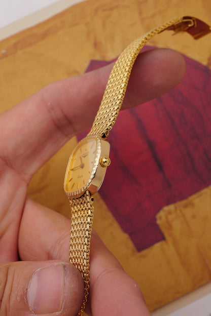 Longines integrated Bracelet Ladies Quartz with adjustable buckle Circa. 1990s