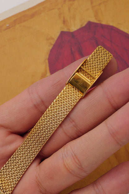 Longines integrated Bracelet Ladies Quartz with adjustable buckle Circa. 1990s