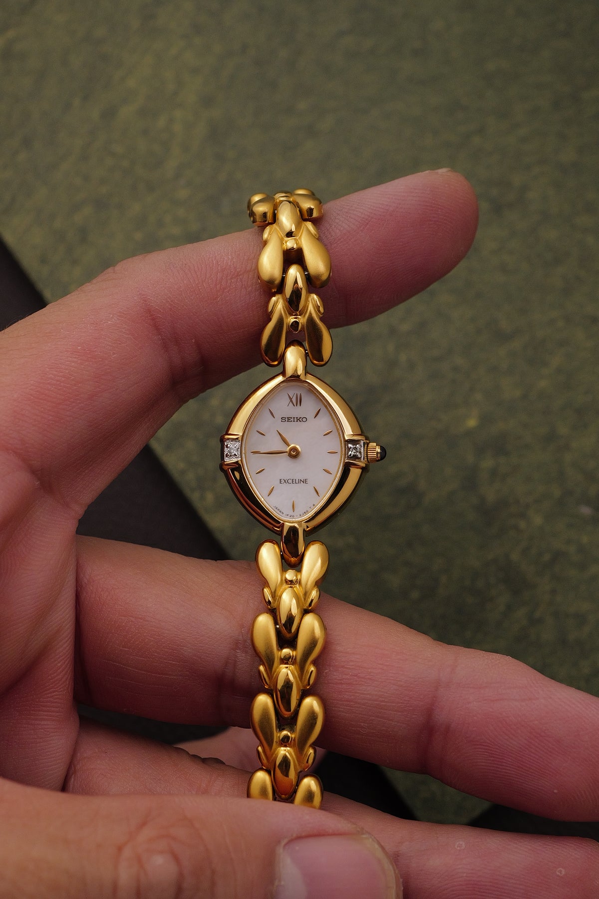 Seiko Exceline Mother of Pearl dial Tear-drop Bracelet in Gold Circa. 1989