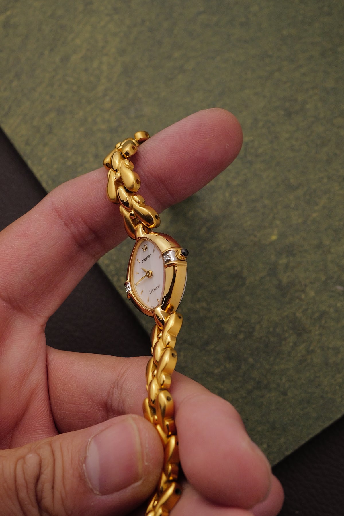 Seiko Exceline Mother of Pearl dial Tear-drop Bracelet in Gold Circa. 1989