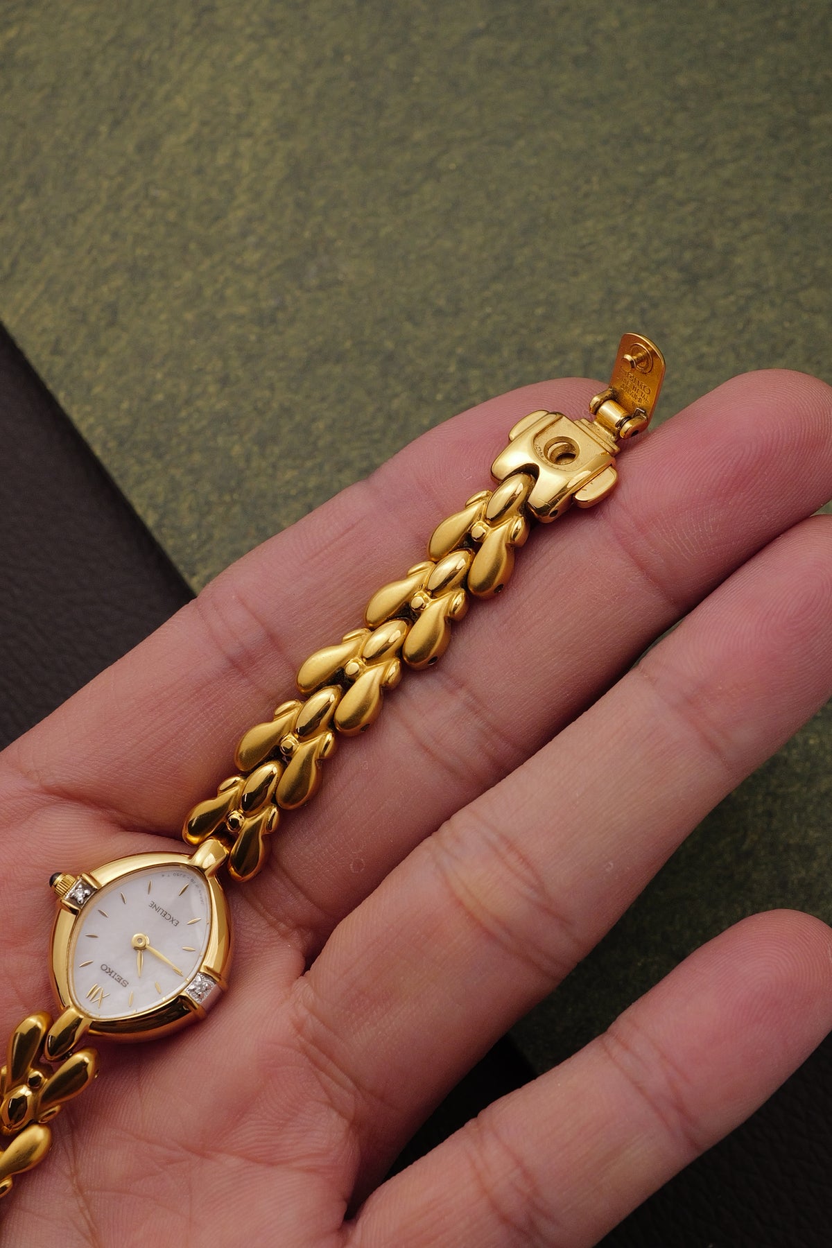 Seiko Exceline Mother of Pearl dial Tear-drop Bracelet in Gold Circa. 1989