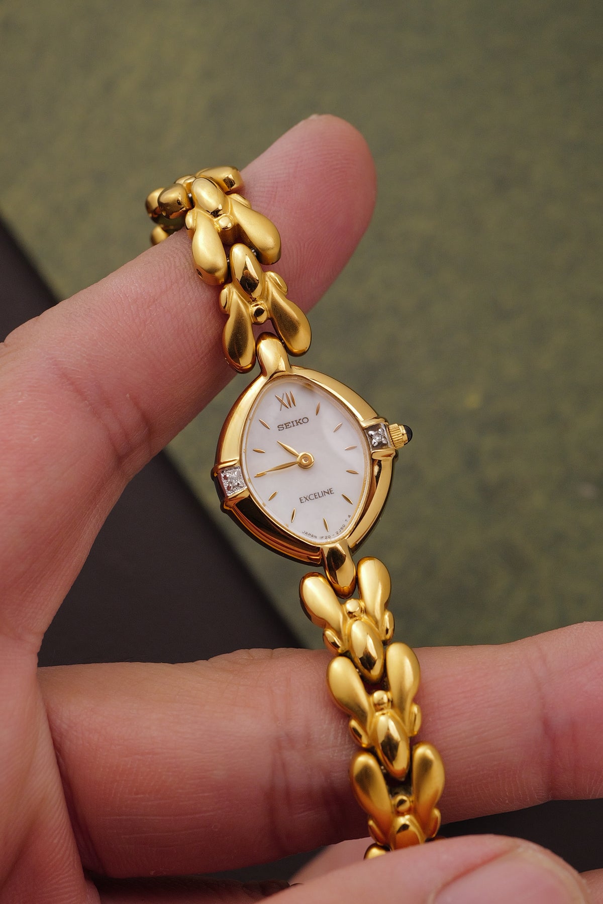 Seiko Exceline Mother of Pearl dial Tear-drop Bracelet in Gold Circa. 1989